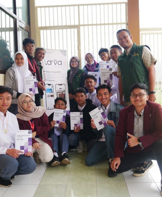 Pemanfaatan Aplikasi Learning Adaptively, Resonating Values and Approaches (LARVA) untuk Membantu Pembelajaran Interaktif dan Optimisasi Gaya Belajar di SMAN 1 Pangalengan